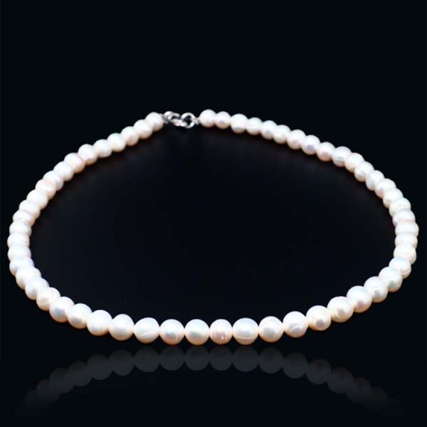 collier en perles blanches